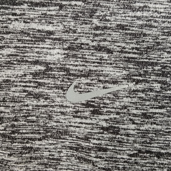 Nike size M Dri fit gray 1/4 zip running top jacket lightweight.  Thumb holes - Picture 13 of 13